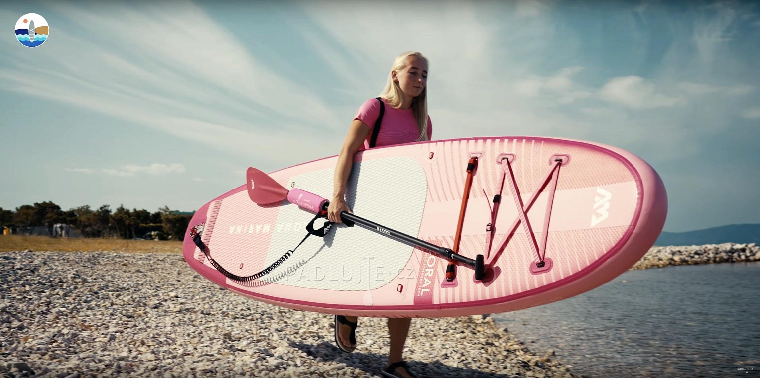 Rychlokurz paddleboardingu - jak začít s paddleboardem - jak nastoupit, jak pádlovat na paddleboardu