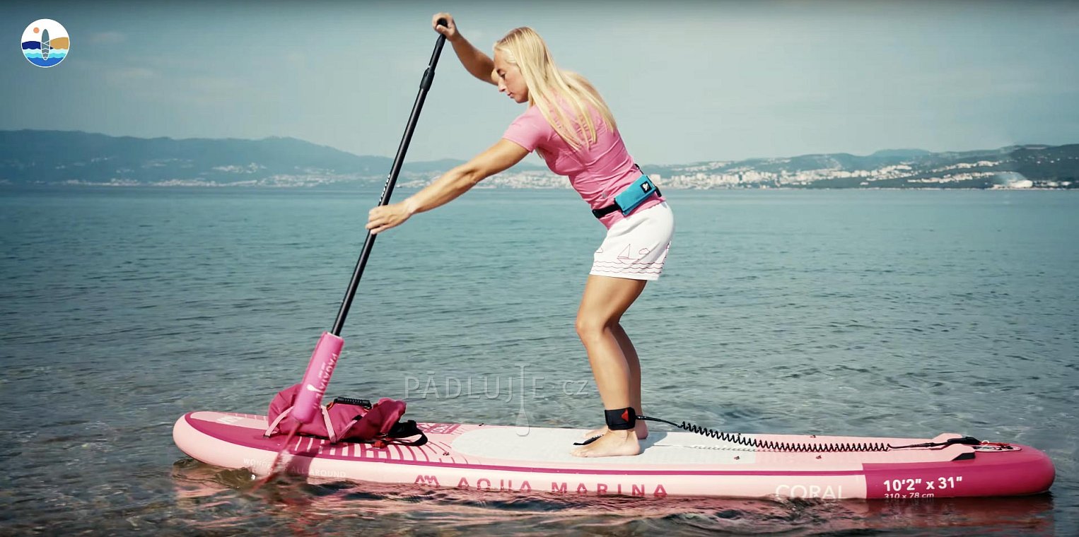 Rychlokurz paddleboardingu - jak začít s paddleboardem - jak nastoupit, jak pádlovat na paddleboardu