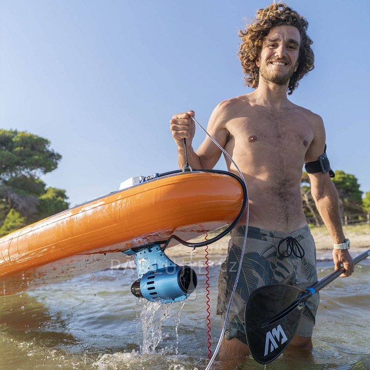 Elektro paddleboardy jsou zde - s elektrickým motorem, paddleboard s motorem