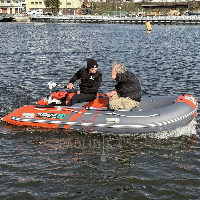 Test motoru WATERSNAKE ADVANCE 70 se člunem GLADIATOR C370AL