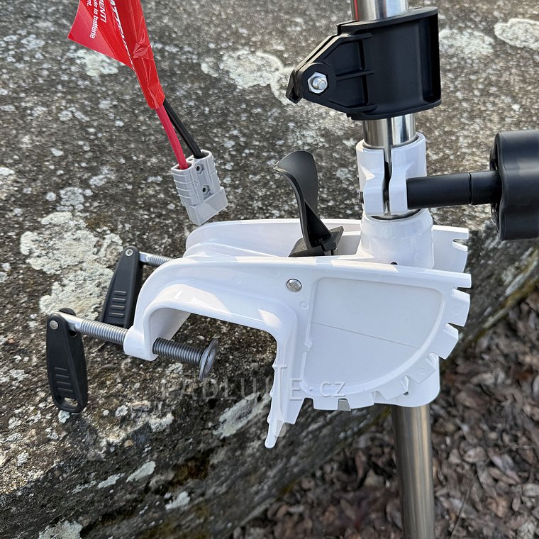 Test motoru WATERSNAKE ADVANCE 70 se člunem GLADIATOR C370AL