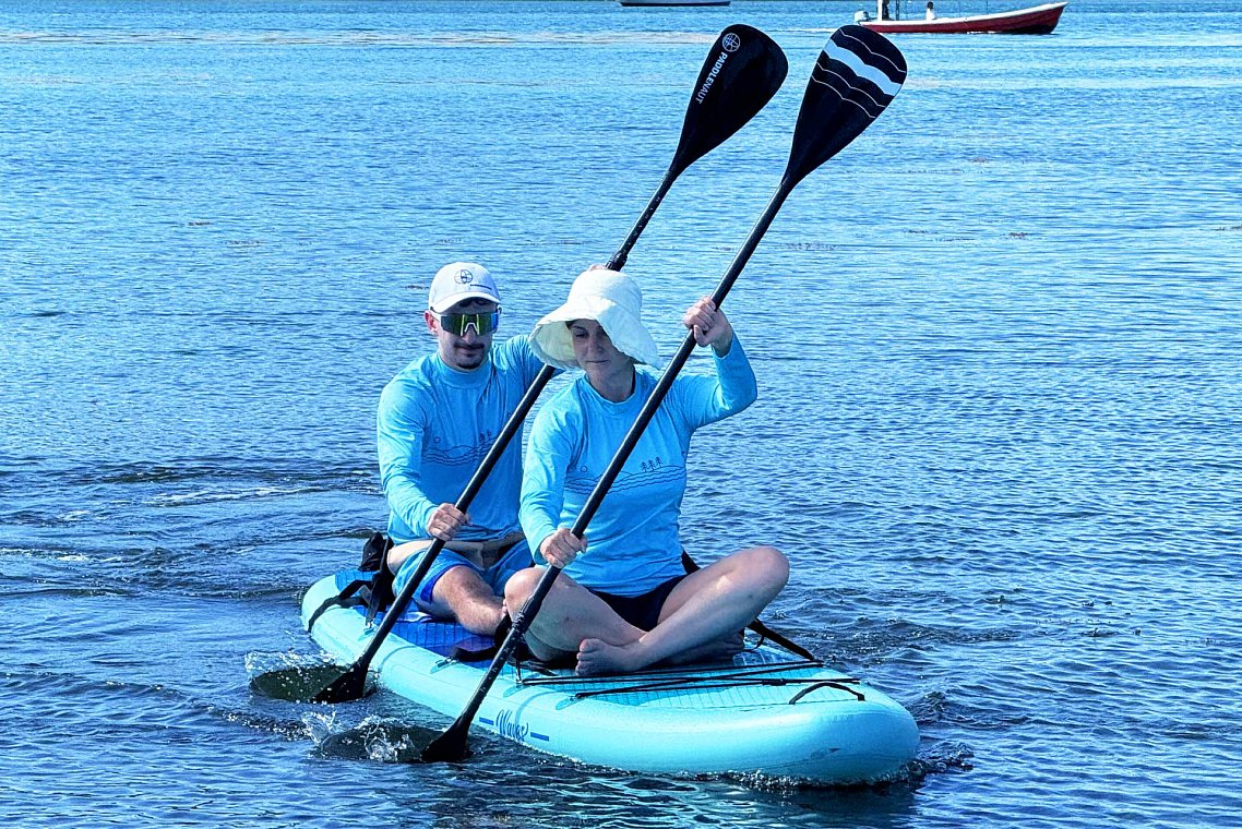 Paddleboard PADDLENAUT model 12'4 určený pro dva jezdce má dvě sady oček pro uchycení dvou sedaček.