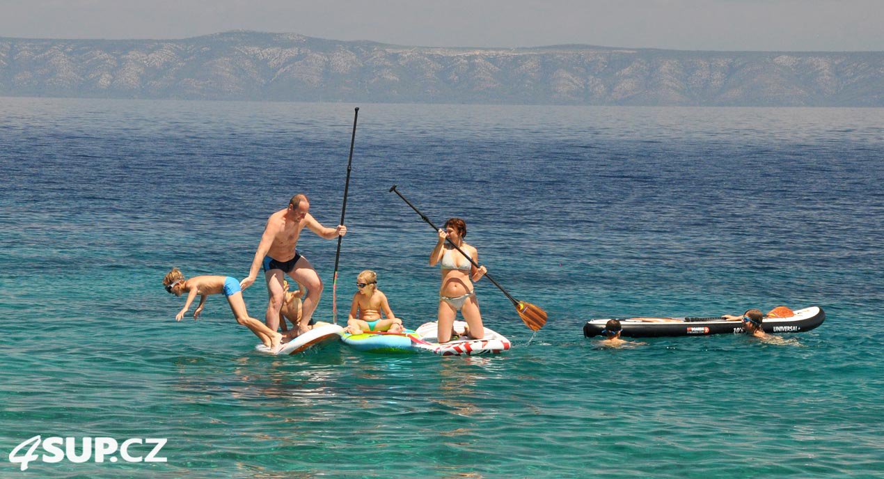 Jeden paddleboard pro rodinu nestačí