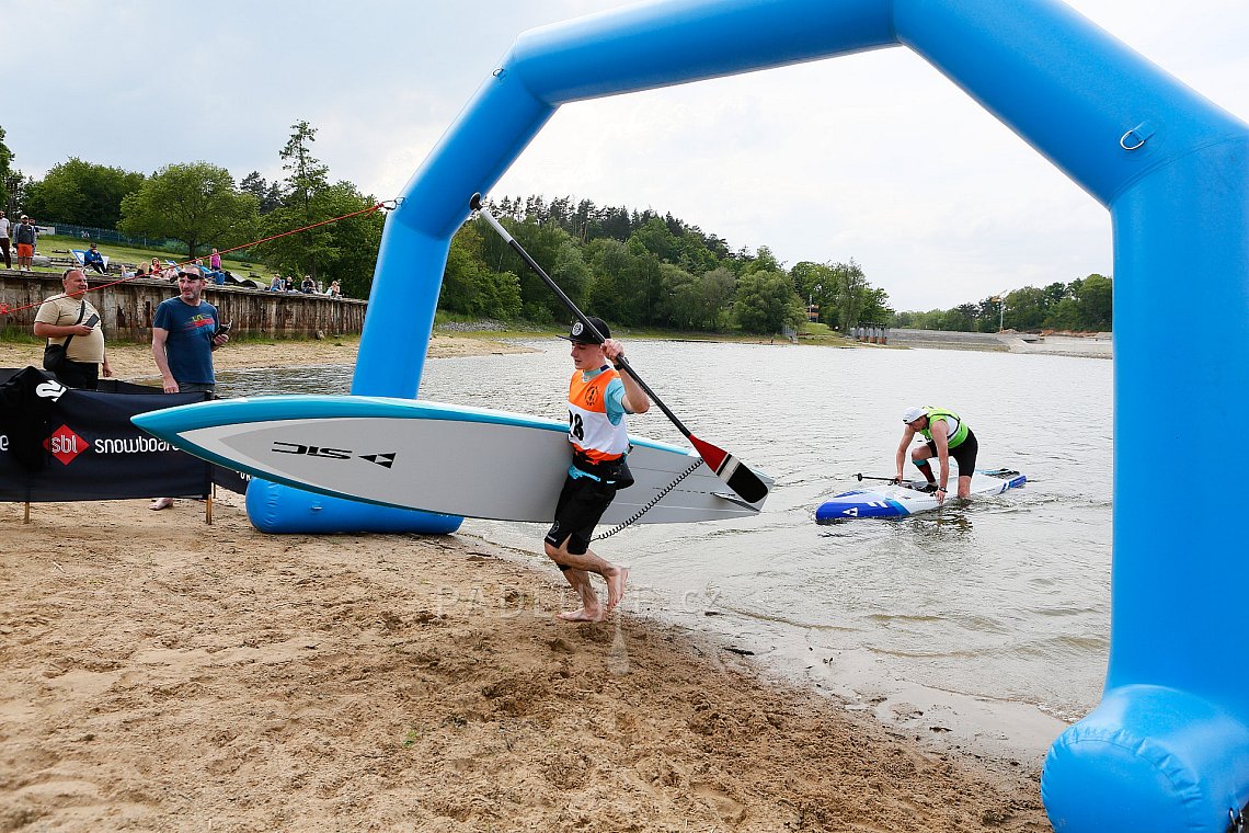 Paddleboardové závody Hostivařská přehrada v Praze - PÁDLUJTE.CZ sportovní klub