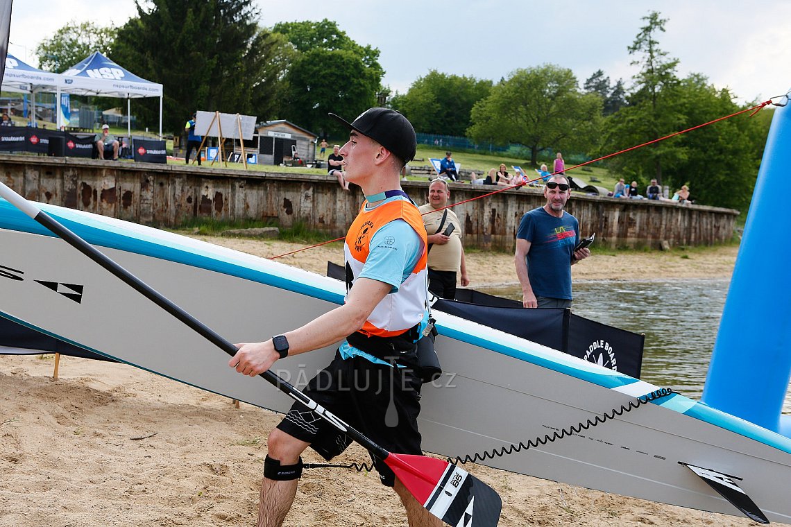 Paddleboardové závody Hostivařská přehrada v Praze - PÁDLUJTE.CZ sportovní klub