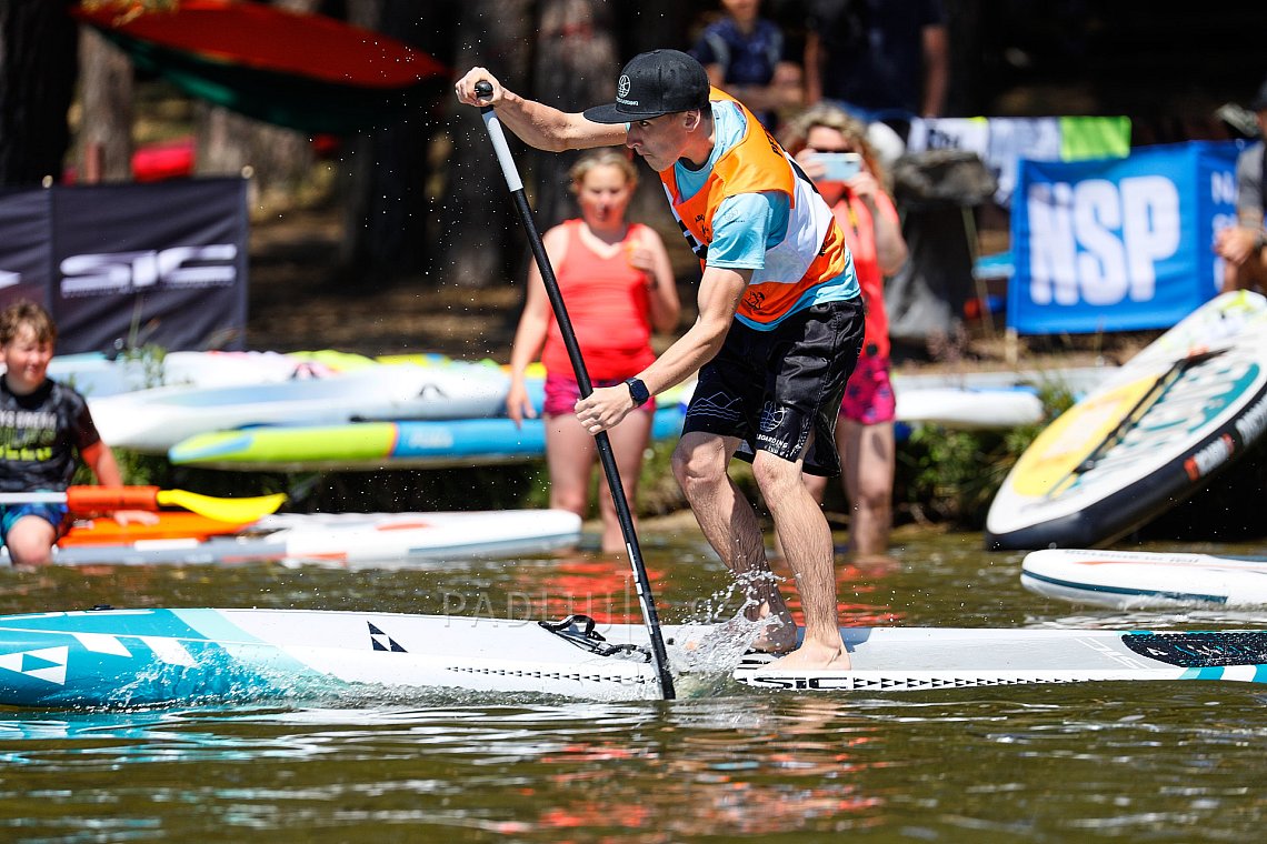 Paddleboardové závody Mácháč 2023 - PÁDLUJTE.CZ sportovní klub