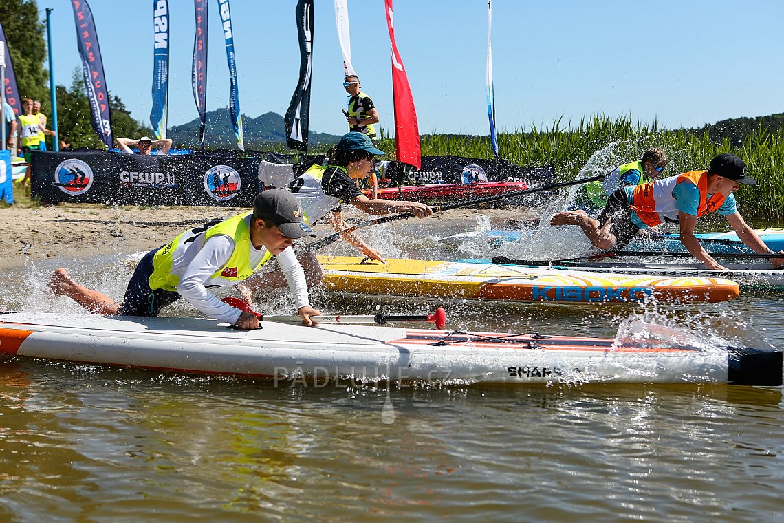 Paddleboardové závody Mácháč 2023 - PÁDLUJTE.CZ sportovní klub