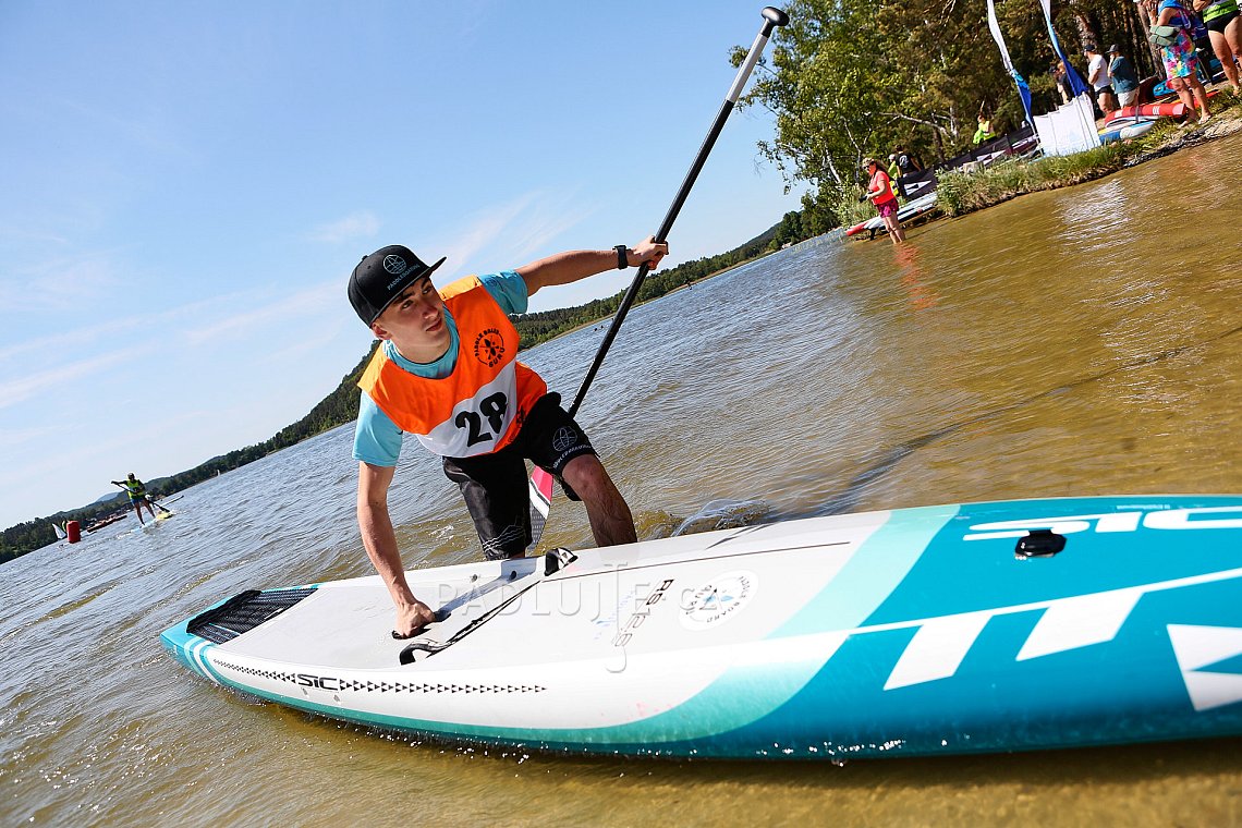 Paddleboardové závody Mácháč 2023 - PÁDLUJTE.CZ sportovní klub