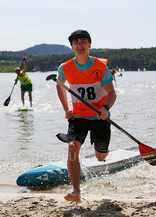 Paddleboardové závody Mácháč 2023 - PÁDLUJTE.CZ sportovní klub