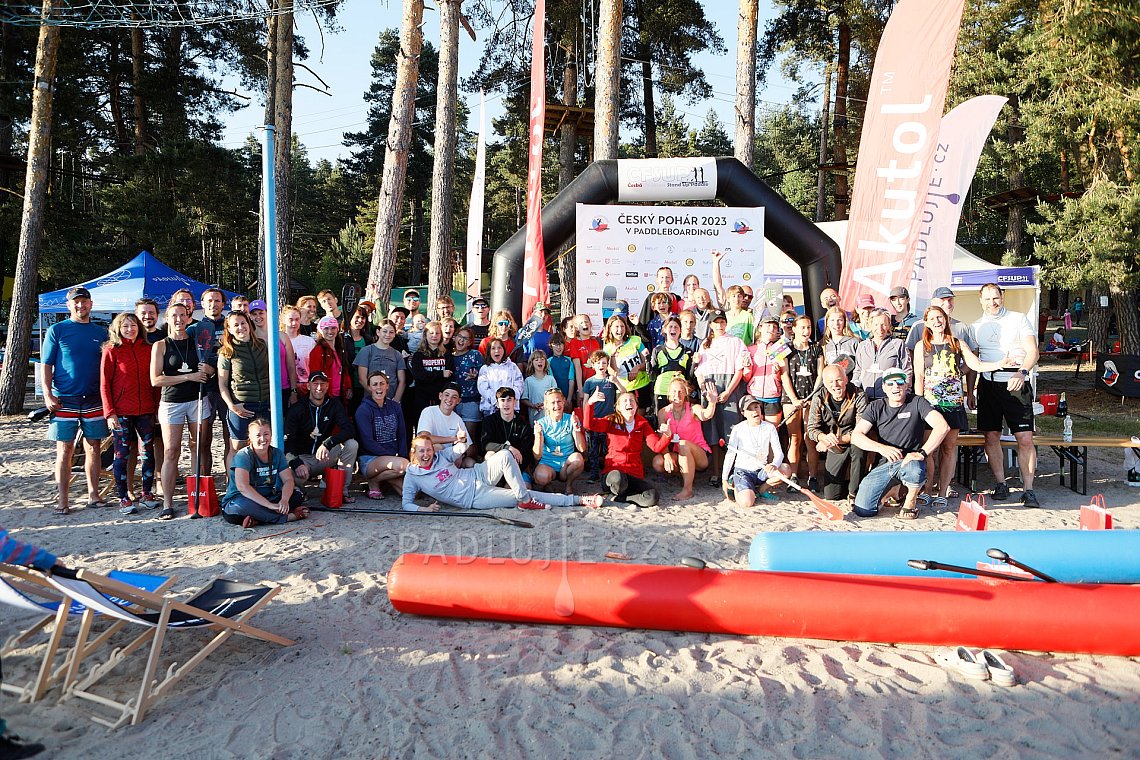 Paddleboardové závody Mácháč 2023 - PÁDLUJTE.CZ sportovní klub