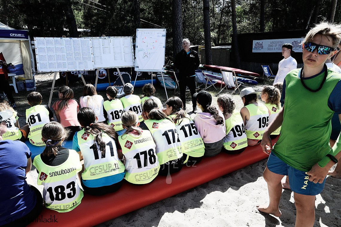 Paddleboardové závody Mácháč 2023 - PÁDLUJTE.CZ sportovní klub