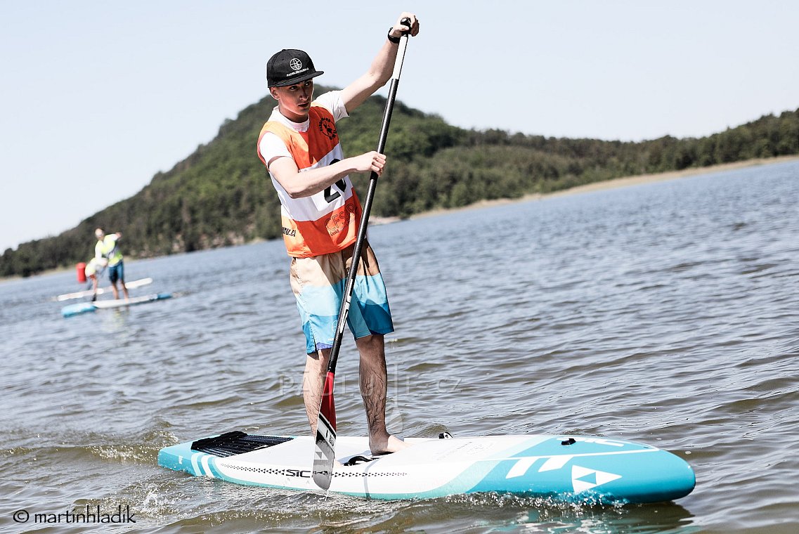 Paddleboardové závody Mácháč 2023 - PÁDLUJTE.CZ sportovní klub