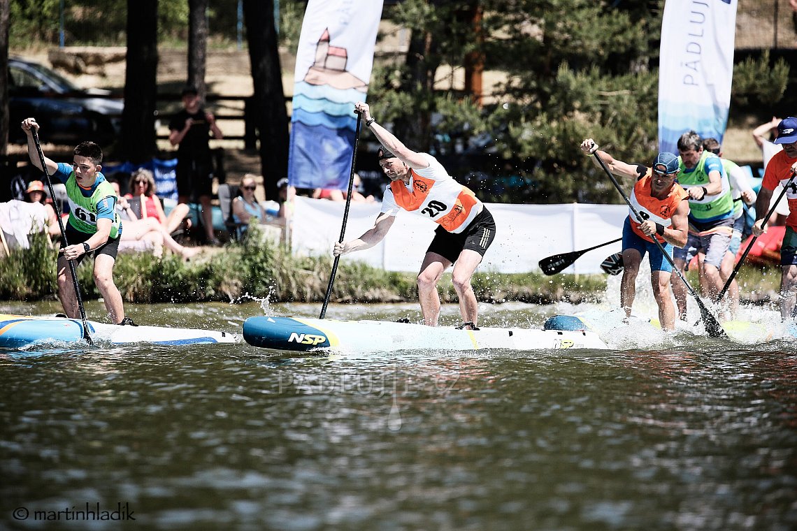 Paddleboardové závody Mácháč 2023 - PÁDLUJTE.CZ sportovní klub