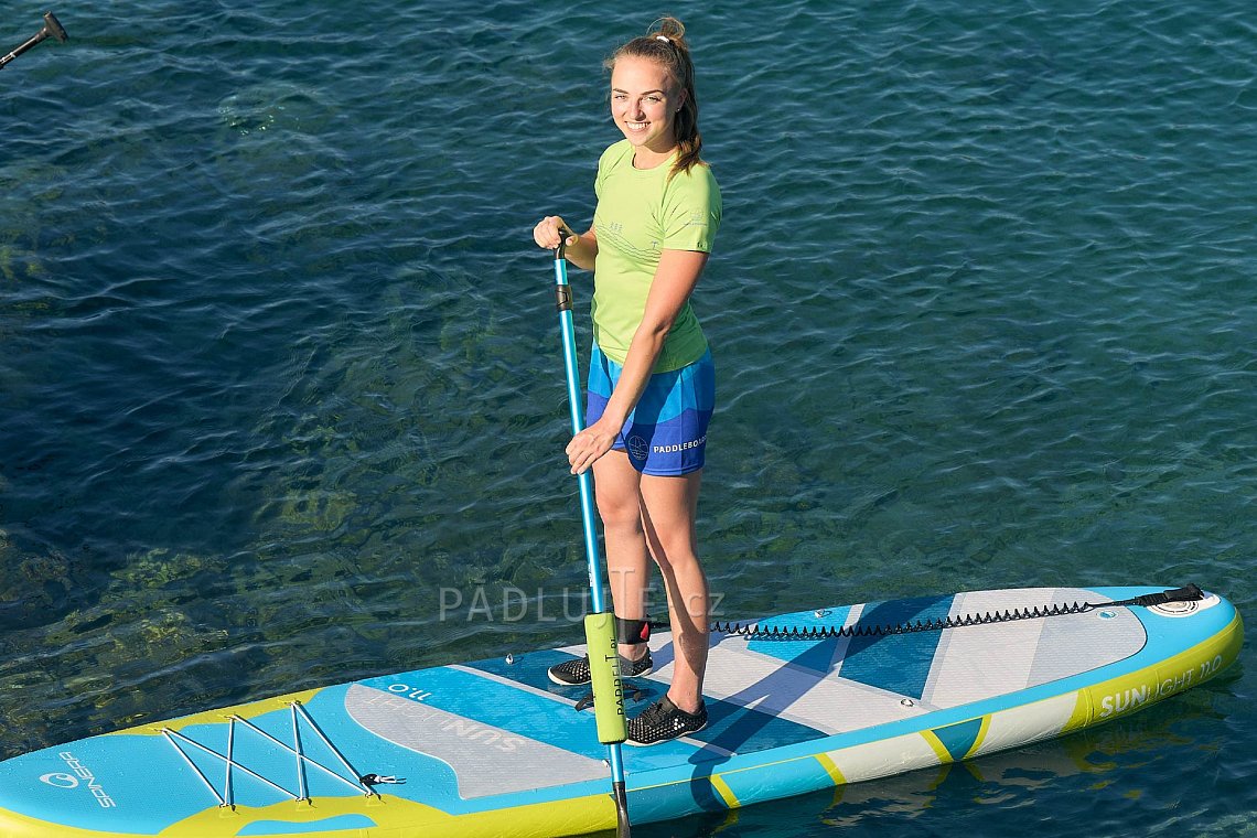 Dámský outfit 2 - neon green - lycra krátký rukáv, volné kraťasy