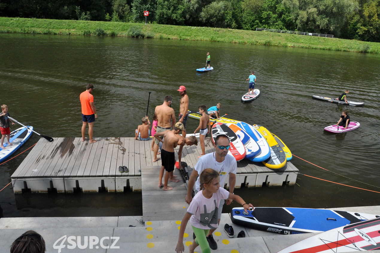 Sportovní park Pardubice 2017 - prezentace nafukovacích paddleboardu 4SUP.CZ