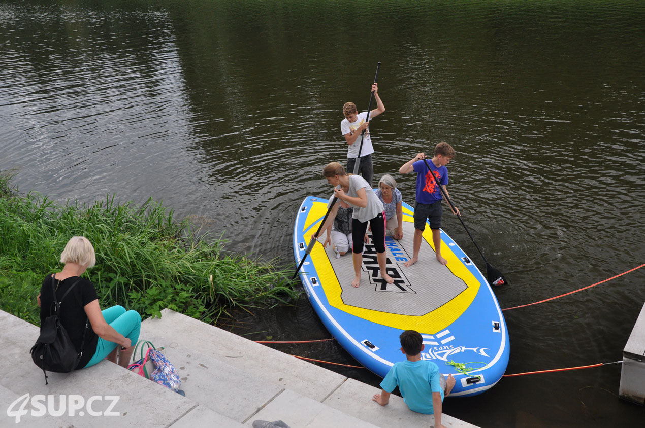 Sportovní park Pardubice 2017 - prezentace nafukovacích paddleboardu 4SUP.CZ