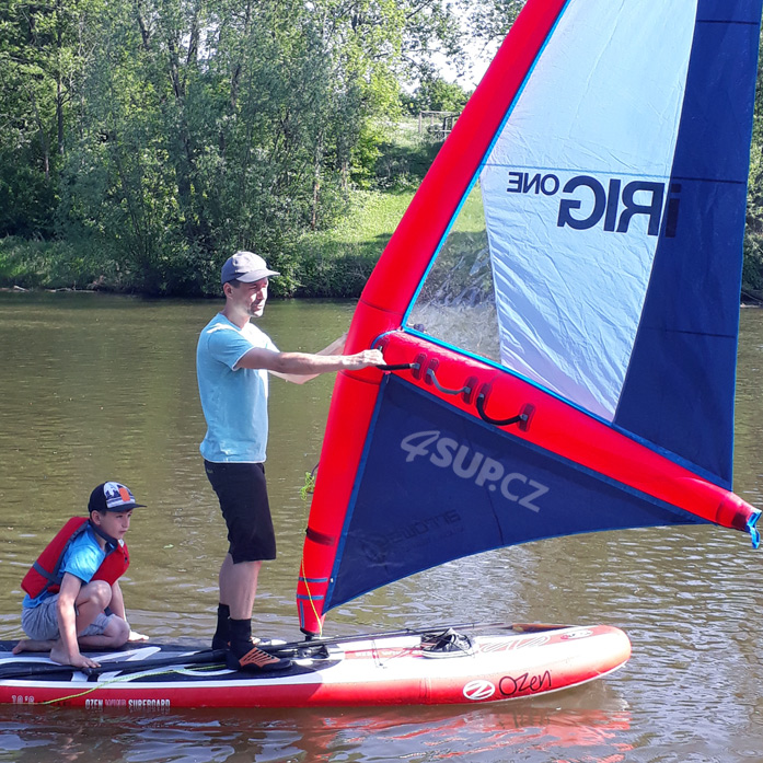 Výlet Kunětice - Pardubice na nafukovacím paddleboardu s nafukovací plachtou