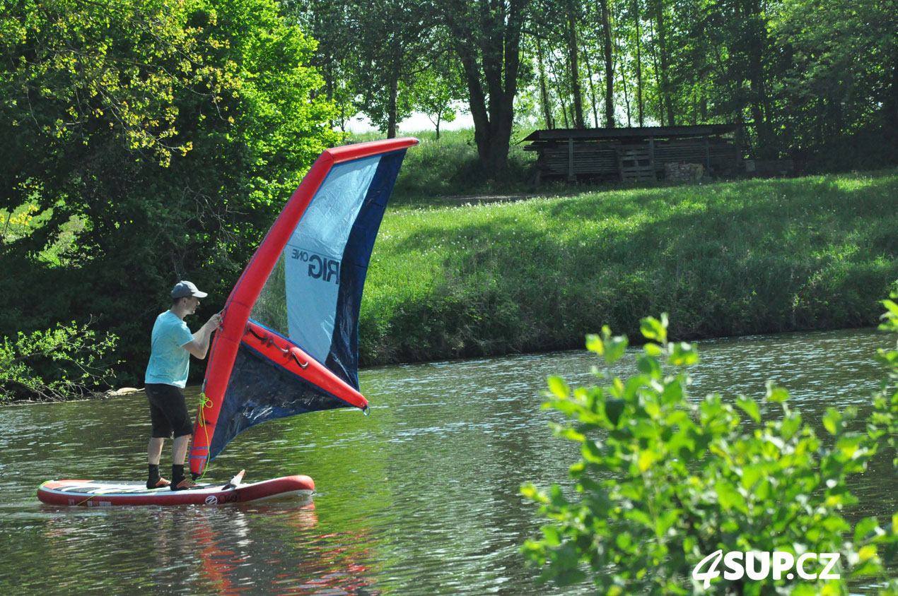 Nafukovací paddleboard LOZEN WindSUP 10'6 s nafukovací plachta ARROWS iRIG Pardubice, Labe, Kunětice