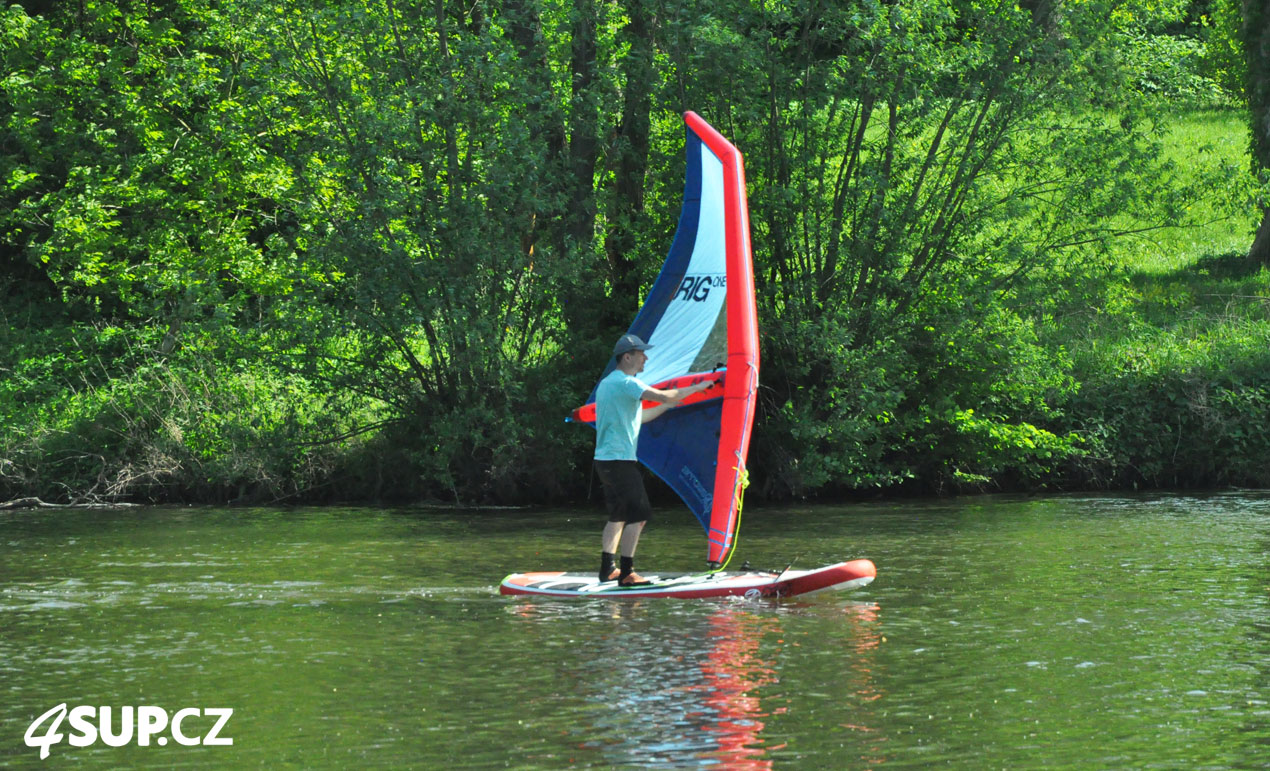 Nafukovací paddleboard LOZEN WindSUP 10'6 s nafukovací plachta ARROWS iRIG Pardubice, Labe, Kunětice