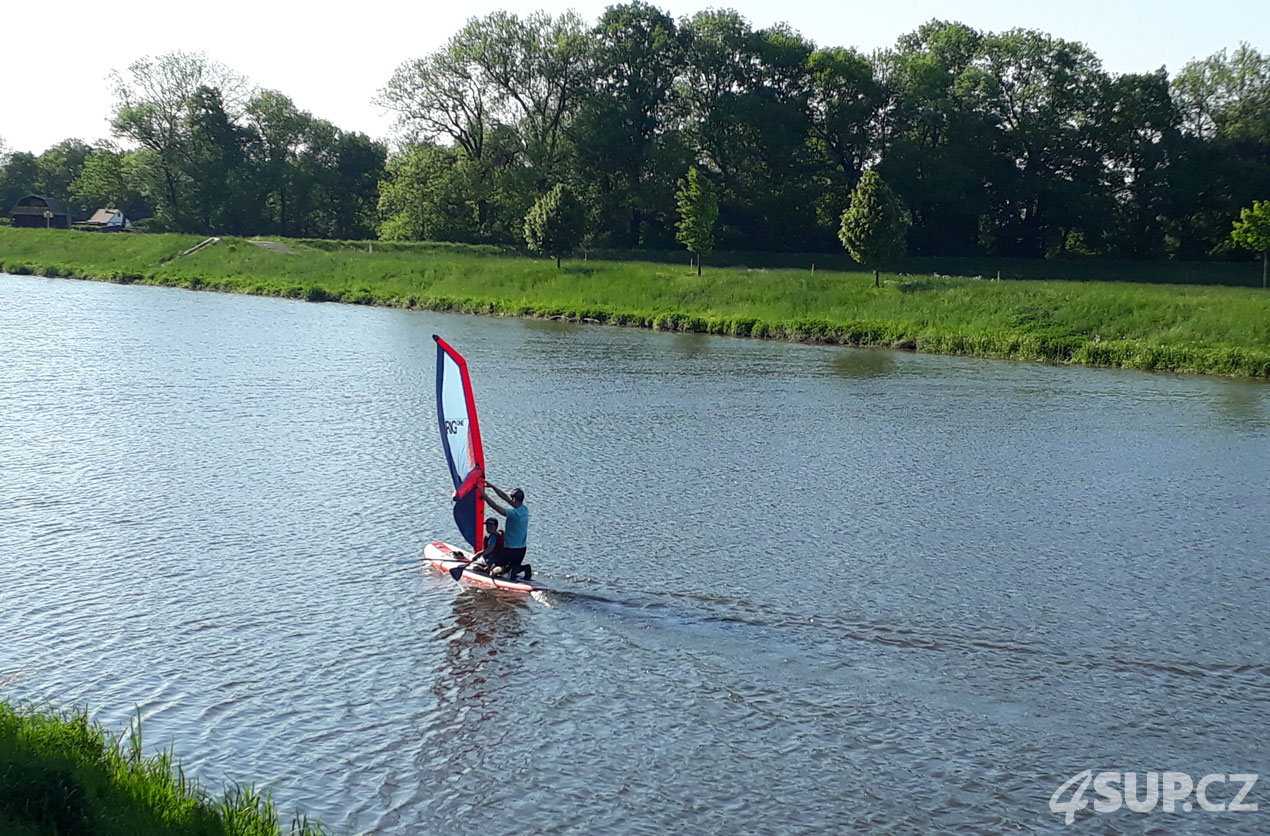 Nafukovací paddleboard LOZEN WindSUP 10'6 s nafukovací plachta ARROWS iRIG Pardubice, Labe, Kunětice