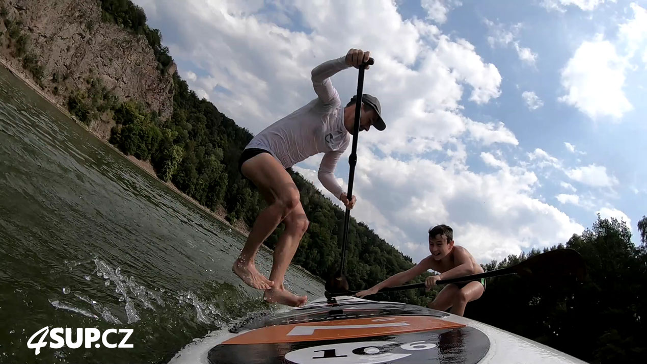 Gladiatorské zápasy na nafukovacích paddleboardech přehrada Seč, Oheb