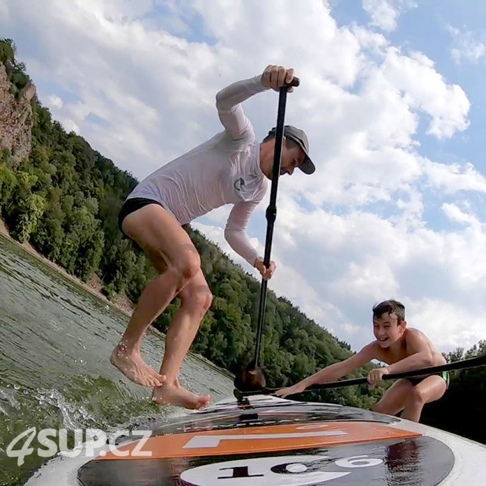 Gladiatorské zápasy na nafukovacích paddleboardech