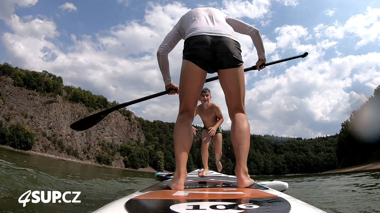 Gladiatorské zápasy na nafukovacích paddleboardech přehrada Seč, Oheb