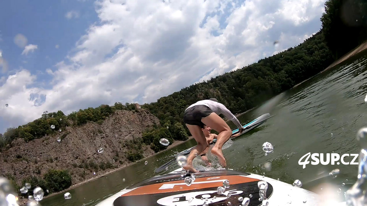 Gladiatorské zápasy na nafukovacích paddleboardech přehrada Seč, Oheb