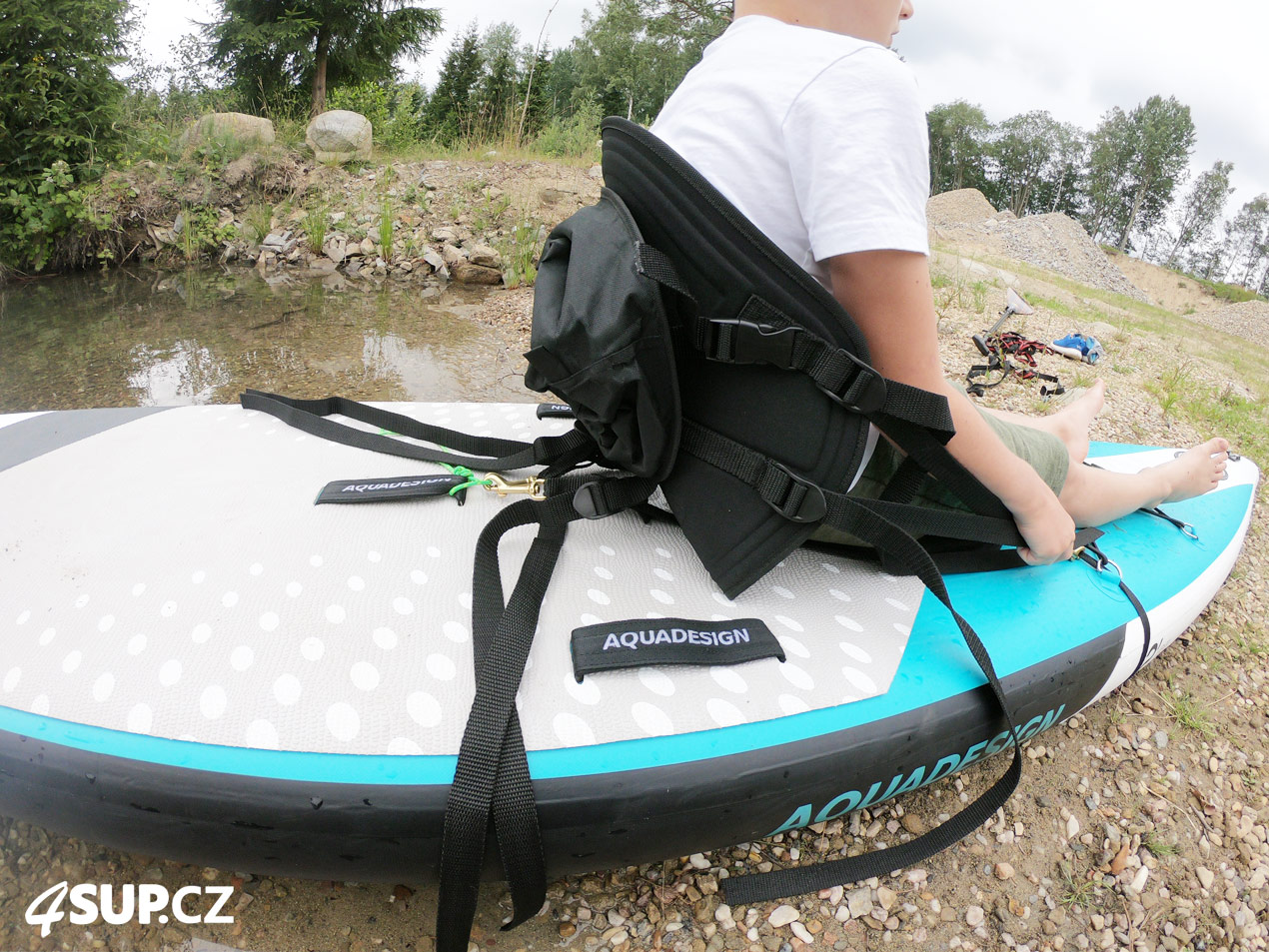 Nestandardní připojení kajakové sedačky k paddleboardu pro děti