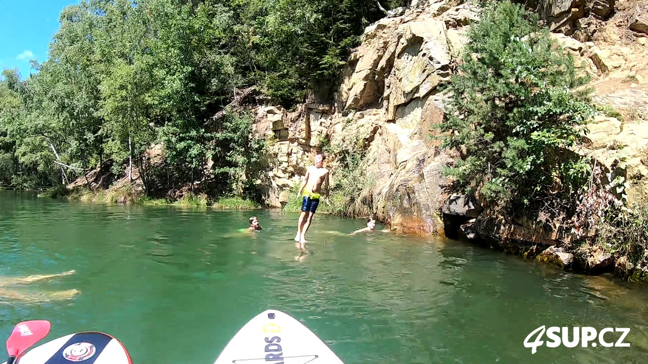 Lom Zámečník u Kamenice nad Lipou na paddleboardech