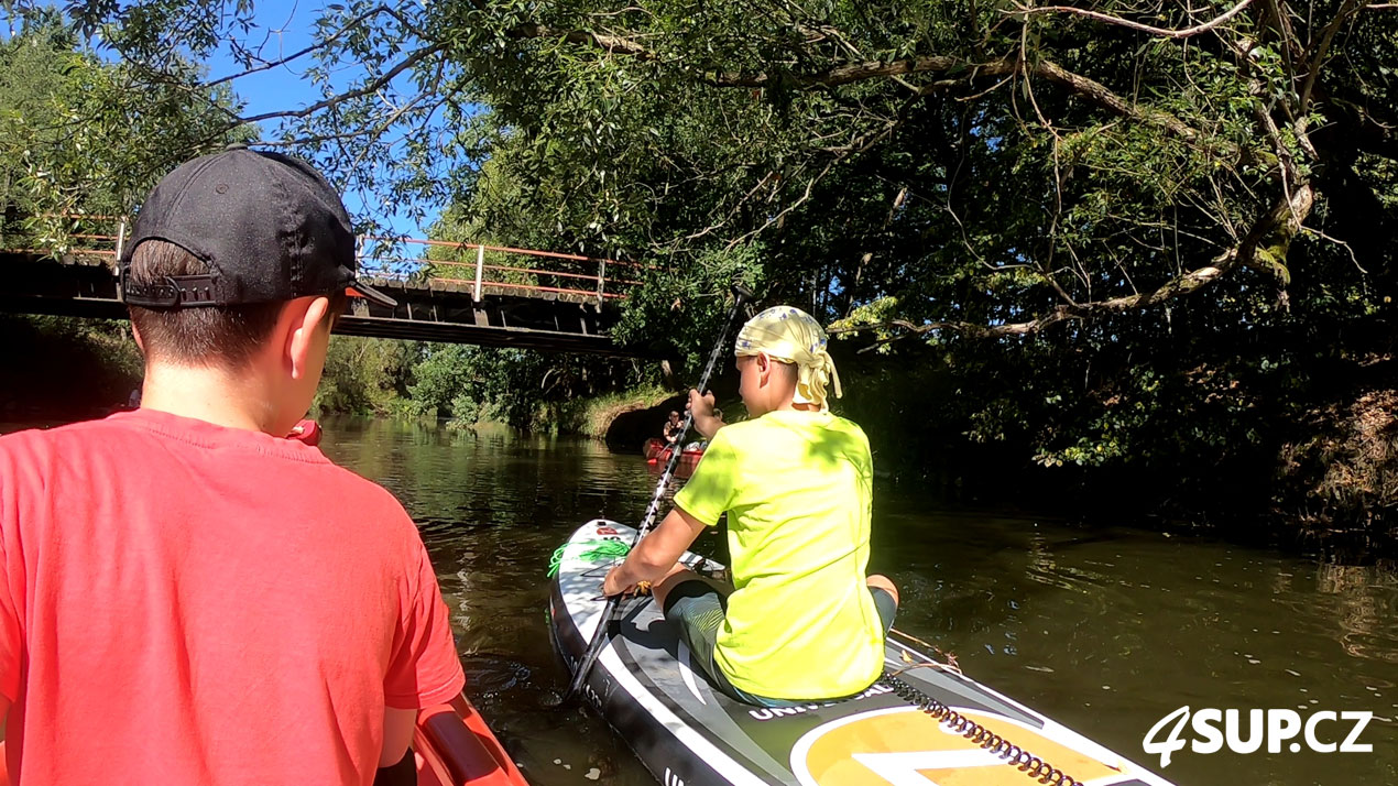 Nežárka - sjíždění řeky - Samba a paddleboard D7