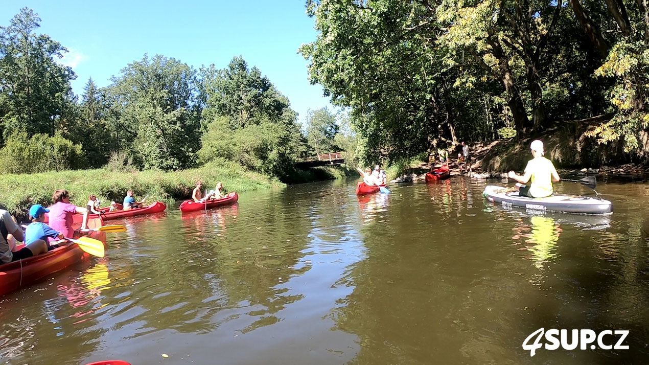 Nežárka - sjíždění řeky - Samba a paddleboard D7