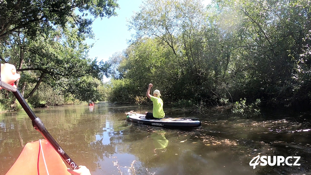 Nežárka - sjíždění řeky - Samba a paddleboard D7