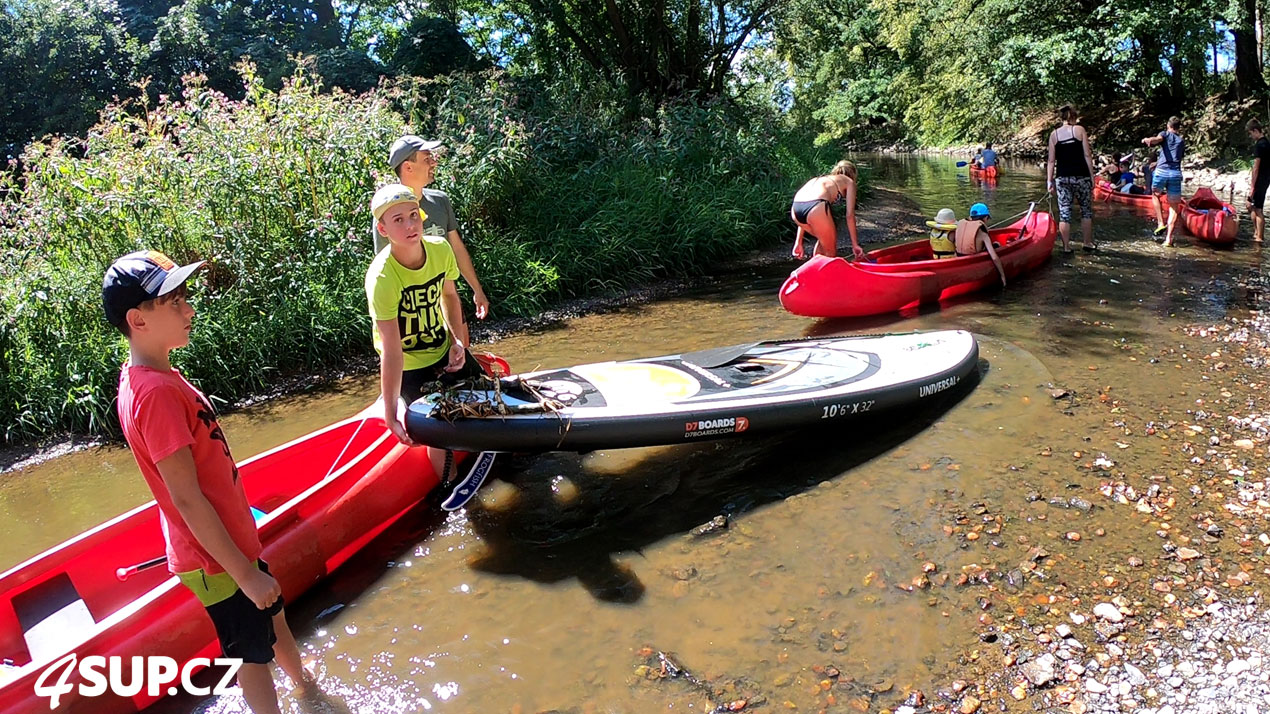 Nežárka - sjíždění řeky - Samba a paddleboard D7