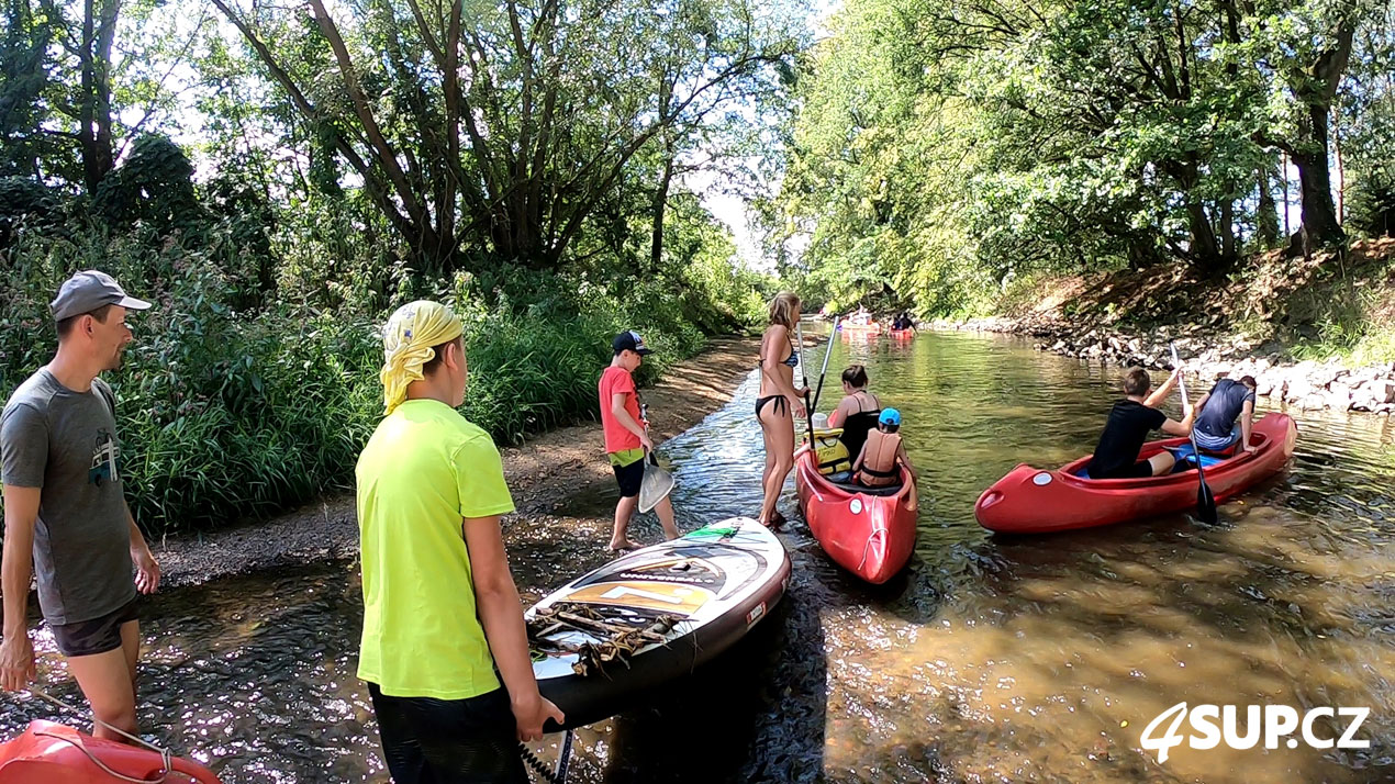 Nežárka - sjíždění řeky - Samba a paddleboard D7