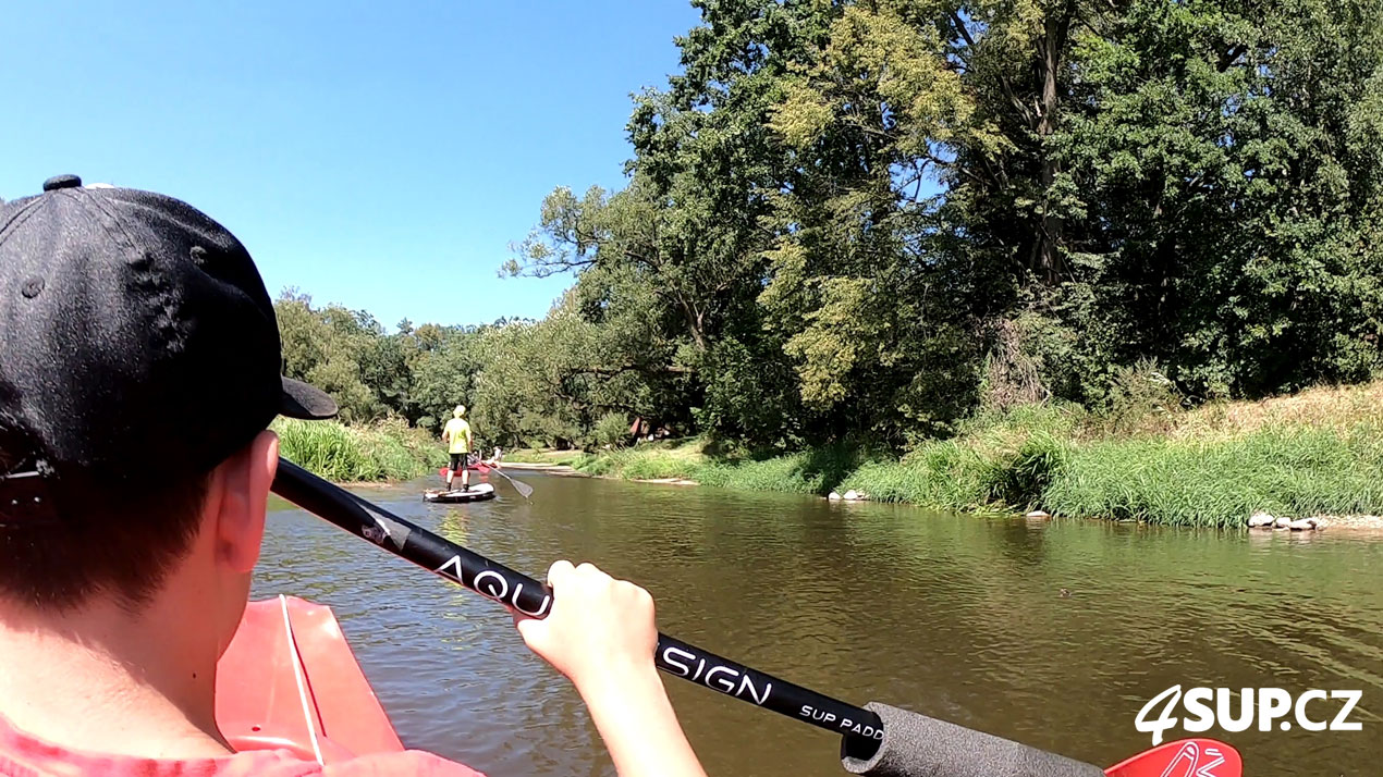 Nežárka - sjíždění řeky - Samba a paddleboard D7