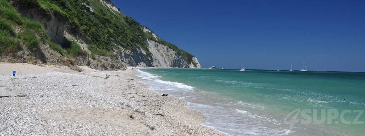 Itálie, Ancona, Sirolo - opuštěné pláže Stand Up Paddling