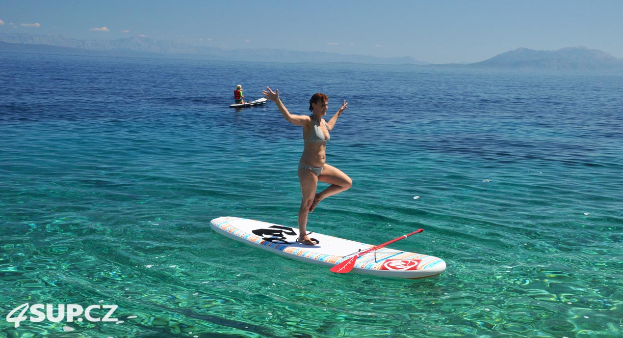 Paddleboar a Yako Yoga - hraní na jógu