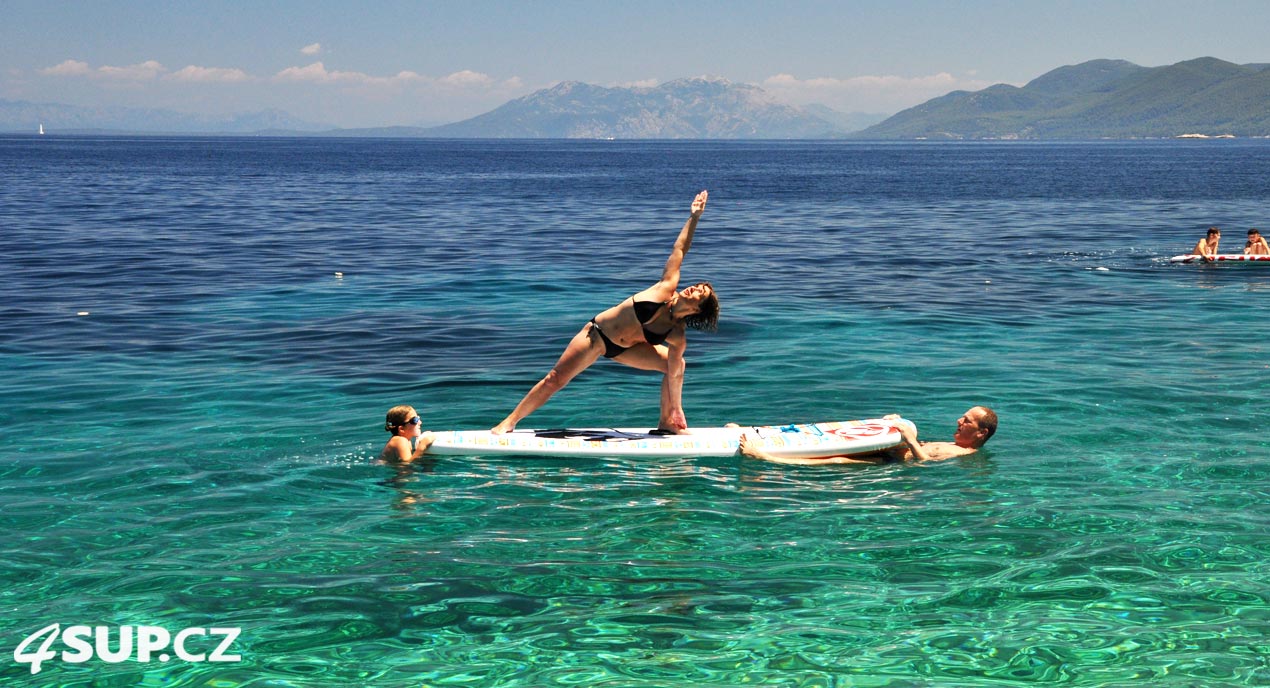 Paddleboar a Yako Yoga - hraní na jógu