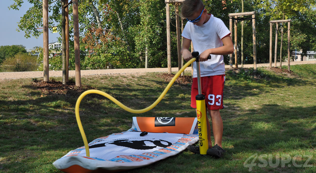 Nafukování paddleboardu je rychlé