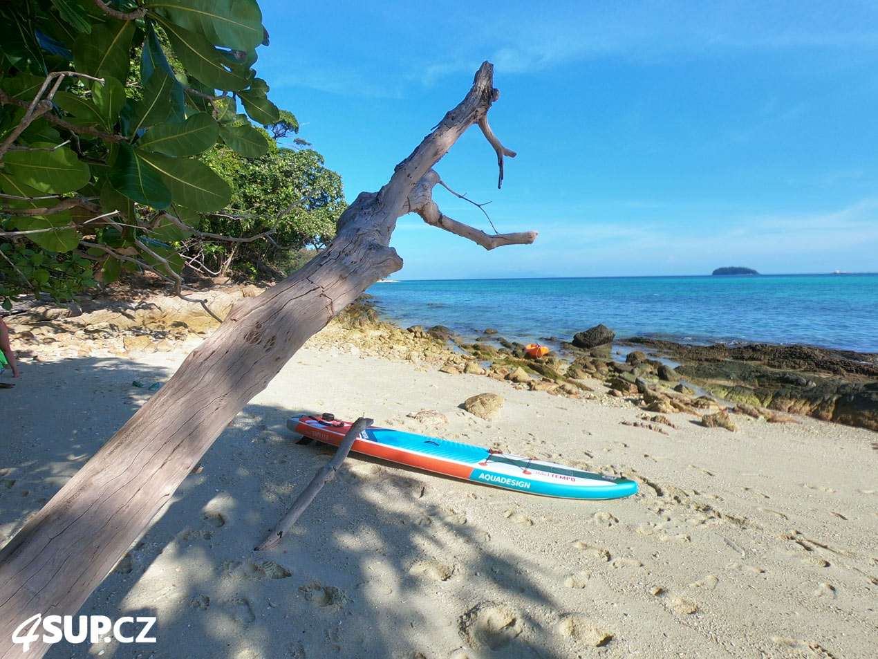 Letadlem na dovolenou s nafukovacím paddleboardem Aquadesign 11'6 Tempo