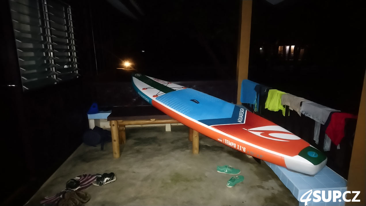 Letadlem na dovolenou s nafukovacím paddleboardem Aquadesign 11'6 Tempo