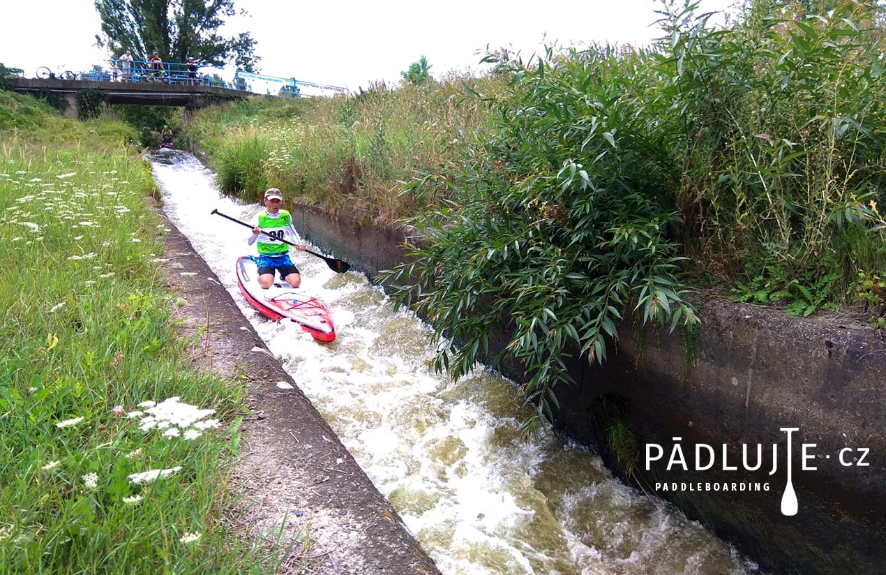 První plavby na paddleboardu - Modřanská propust 2019