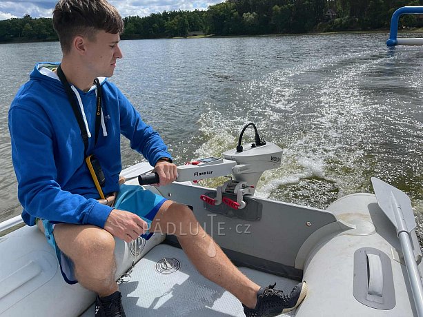 Lodní elektrický motor WOLONG ​FLOWSTAR 1,5 kW S - přívěsný s baterií