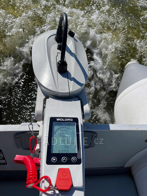 Lodní elektrický motor WOLONG ​FLOWSTAR 1,5 kW přívěsný s baterií